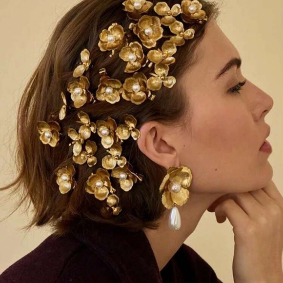 NWOT Gold Flower Hair Clips (Set of 2) Luxury bridal - Picture 1 of 5
